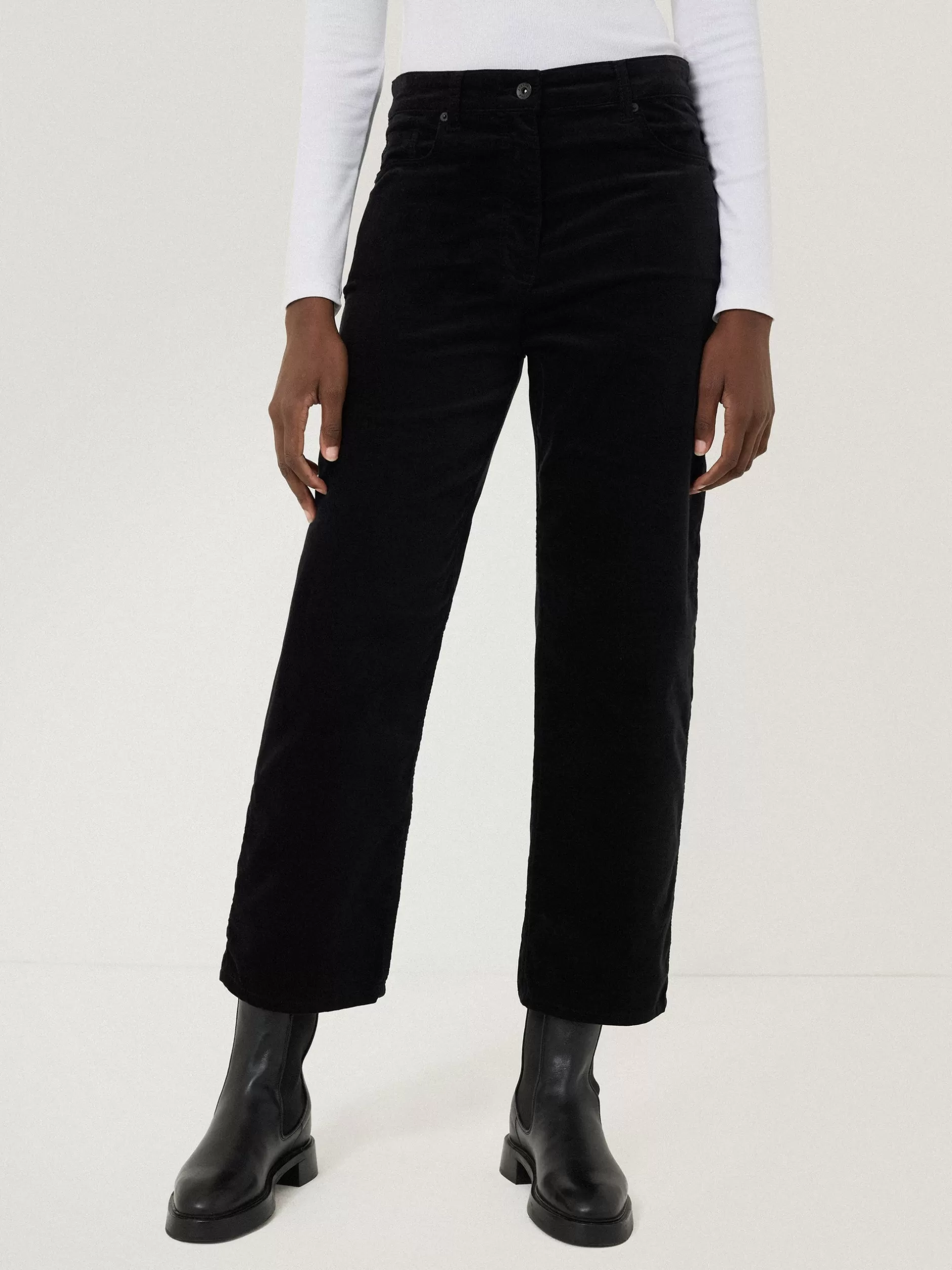 Hot Jigsaw Delmont Velvet Tapered Jean Black